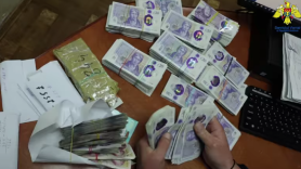 Peste 84.000 lire sterline nedeclarate, depistate asupra unui șofer de autocar la postul vamal Leușeni